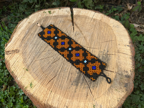 shipibo bracelet gold & black